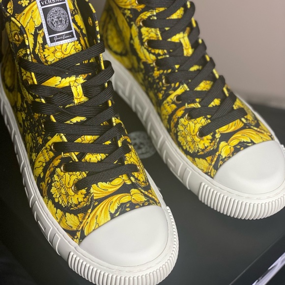 👑🌟🔥STUNNING VERCSACE SNEAKERS 🔥🌟👑 - Picture 2 of 12